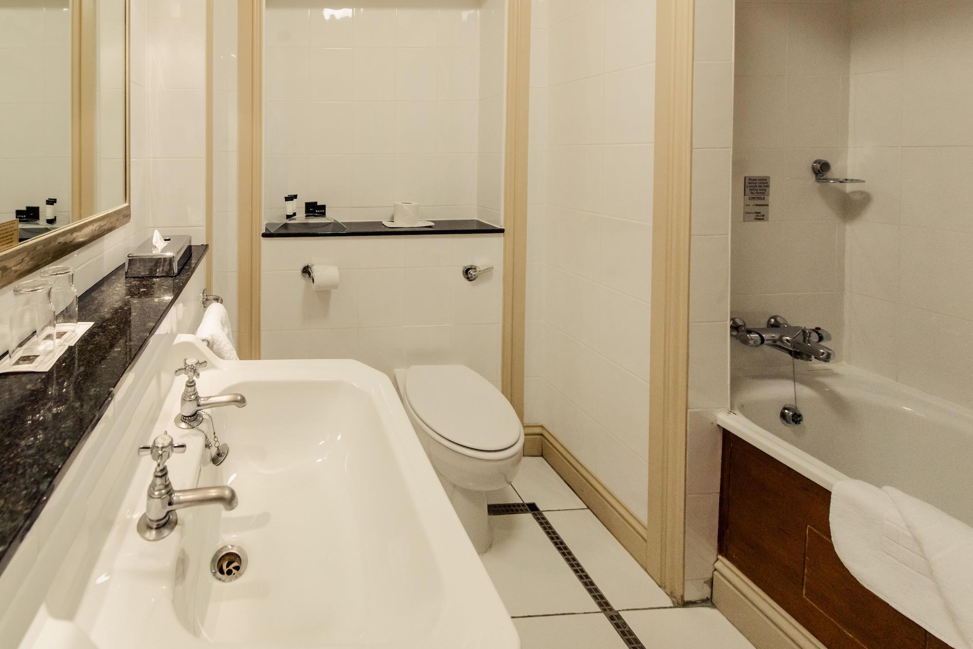 Carnegie Court Hotel Swords Eksteriør bilde