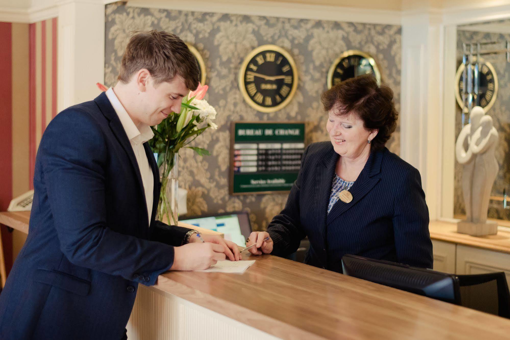 Carnegie Court Hotel Swords Eksteriør bilde