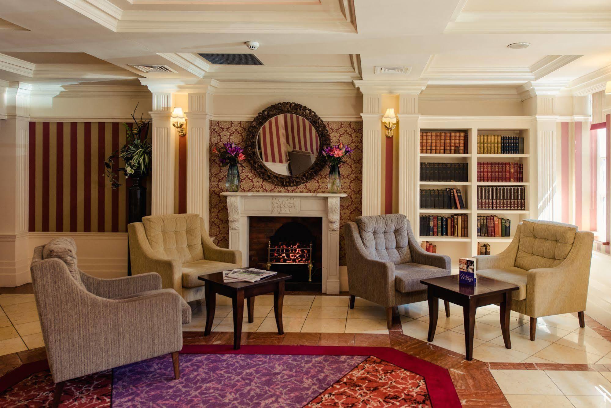Carnegie Court Hotel Swords Eksteriør bilde